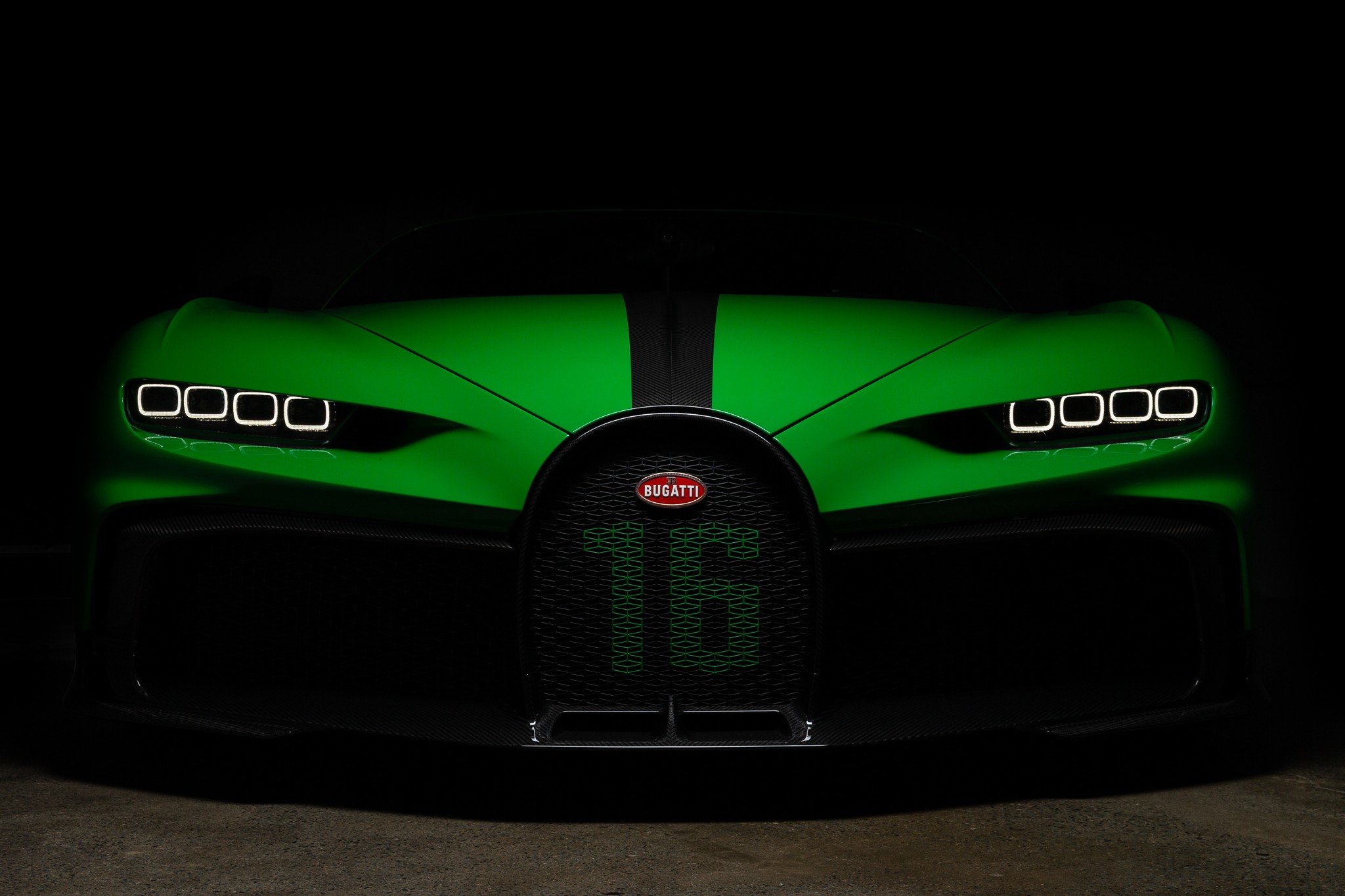 Montreal luxury car dealer. Schedule an appointment with a sales person to discuss your needs