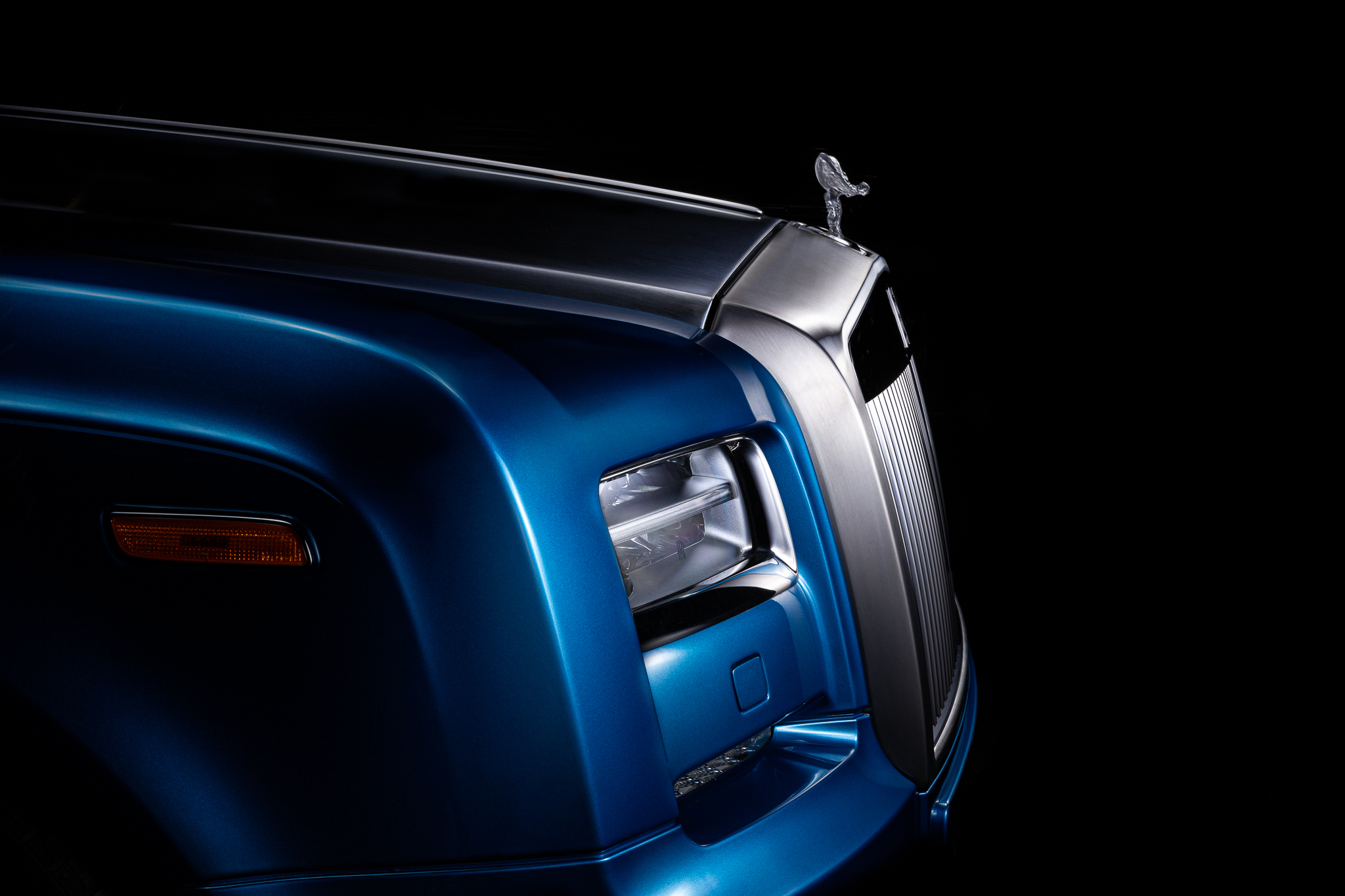 Montreal luxury car dealer. Schedule an appointment with a sales person to discuss your needs