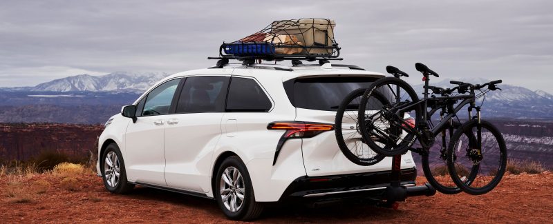 Toyota Sienna AWD in Wind Chill Pearl