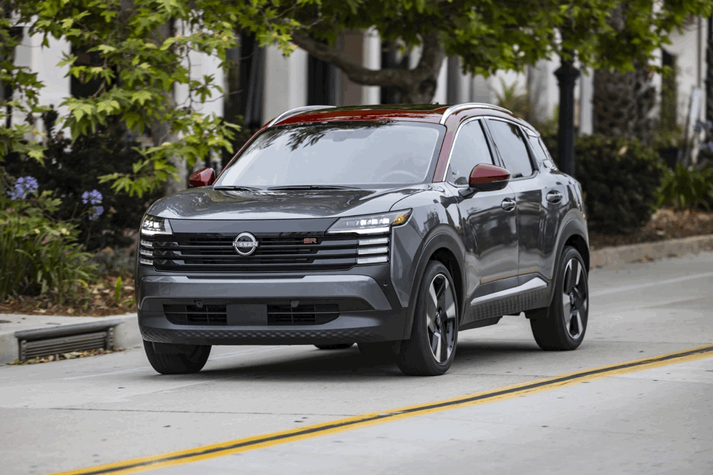 Grey 2026 Nissan Kicks on the road, subcompact SUV presented at Rendez-vous Nissan.