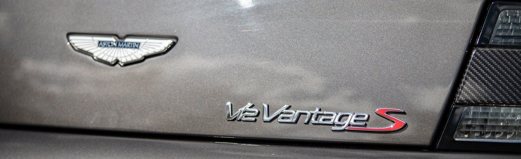 2015_Aston_Martin_V12_Vantage_S