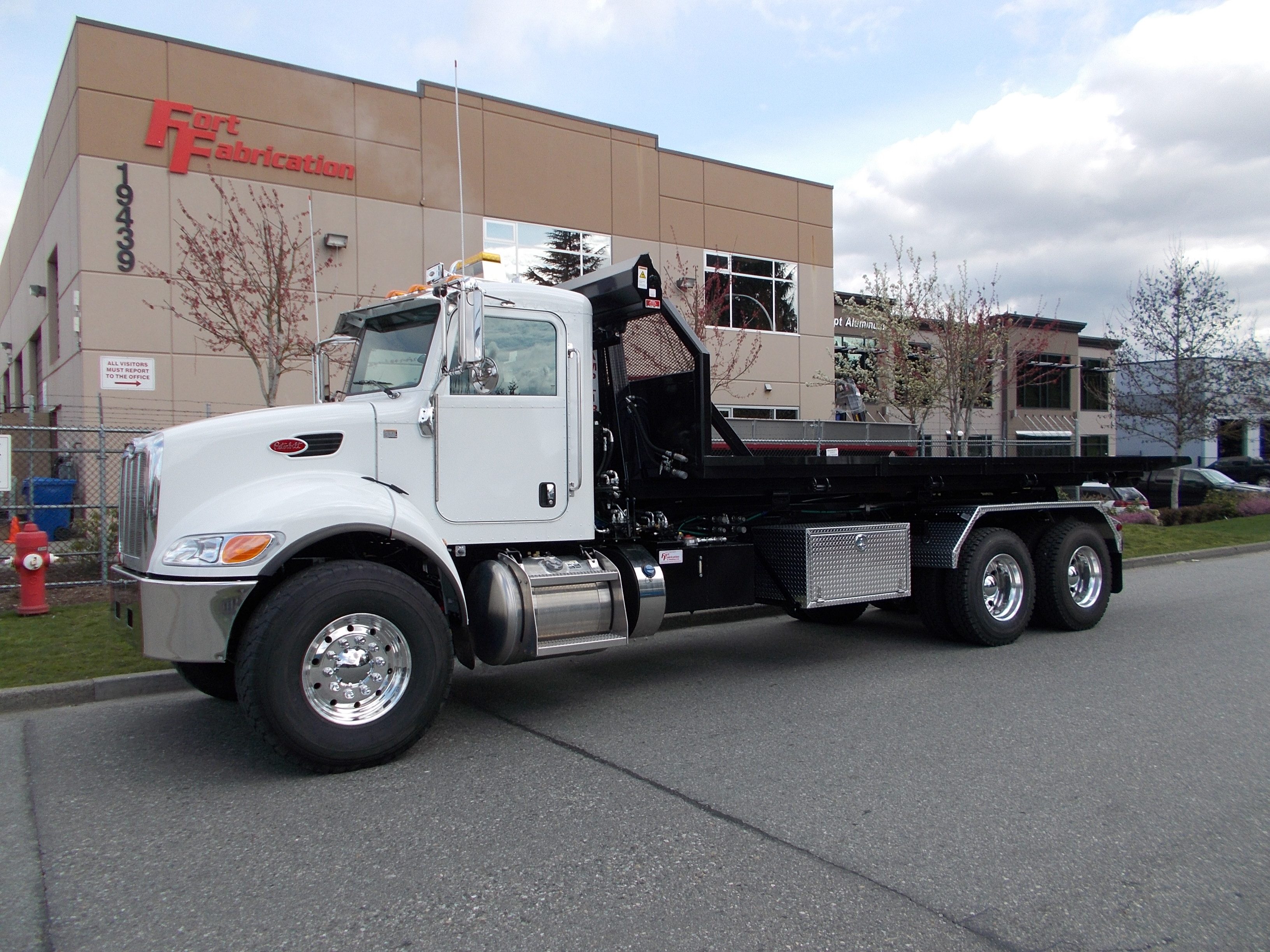 Ampliroll Hooklift & Roll On/Roll Off Fort Fabrication