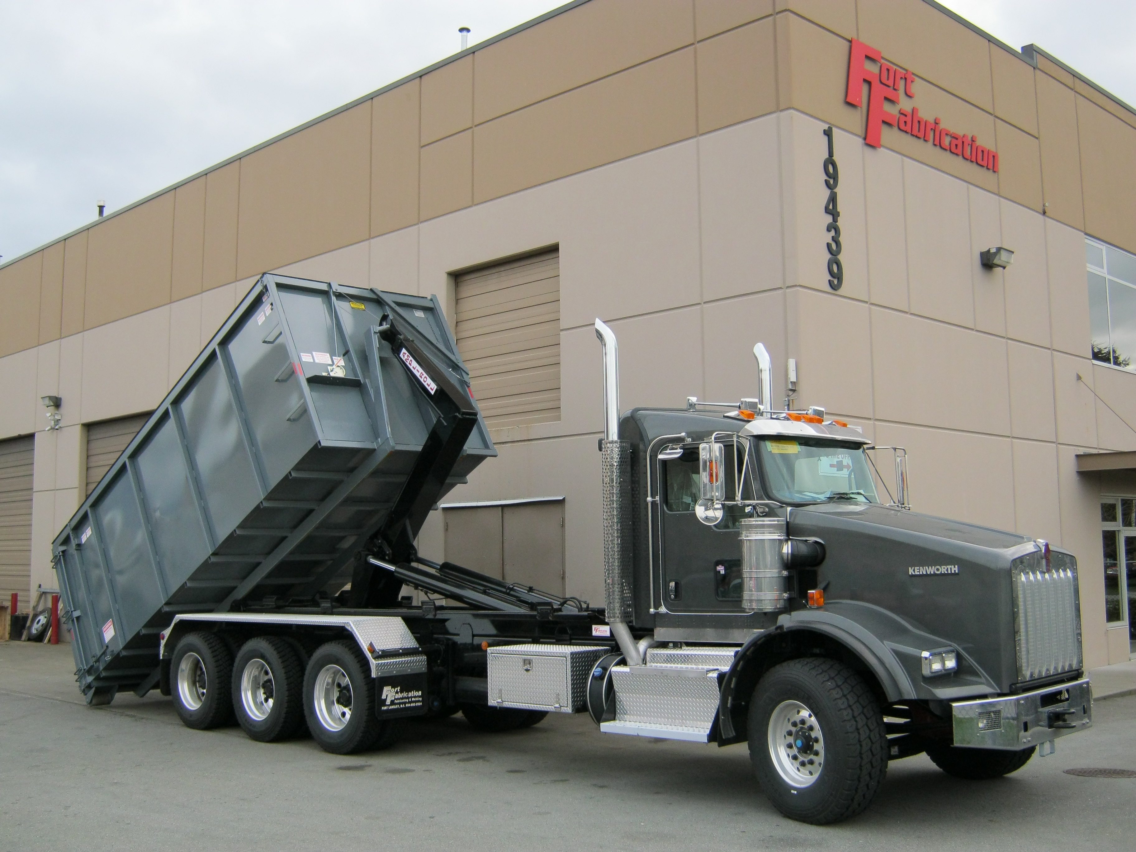 Ampliroll Hooklift & Roll On/Roll Off Fort Fabrication