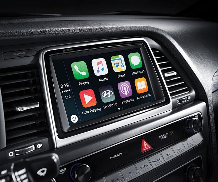 Android Auto™ and Apple CarPlay™ smartphone connectivity