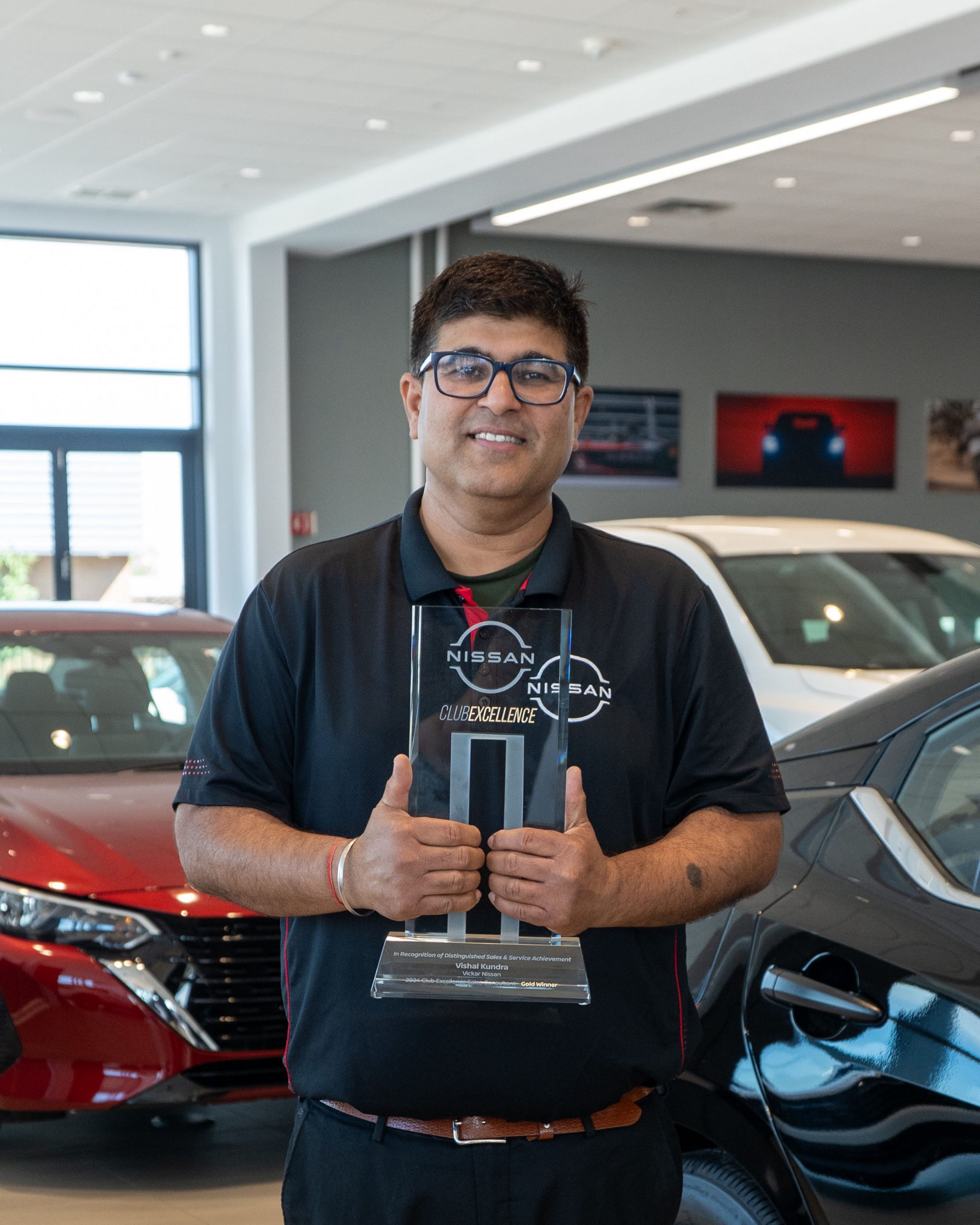 Vishal holding the 2024 Club of Excellence Gold Award